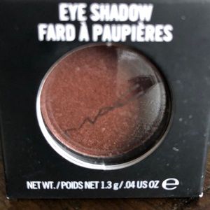 Mac eyeshadow deep fixation